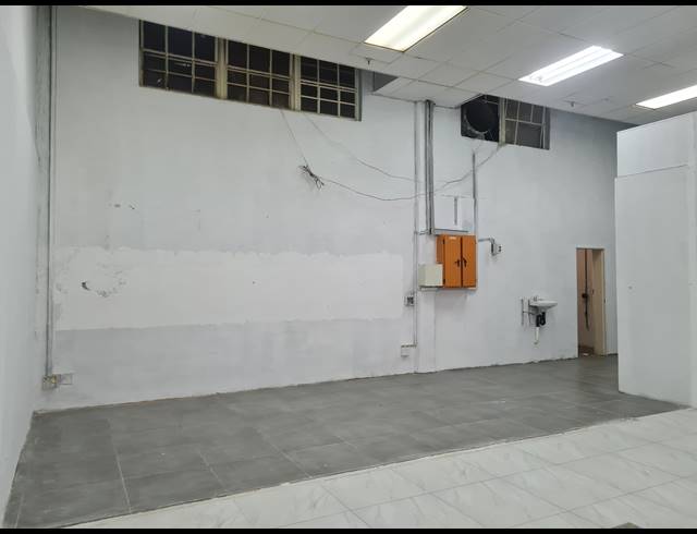 84M² RETAIL RENTED IN HALFWAY HOUSE
